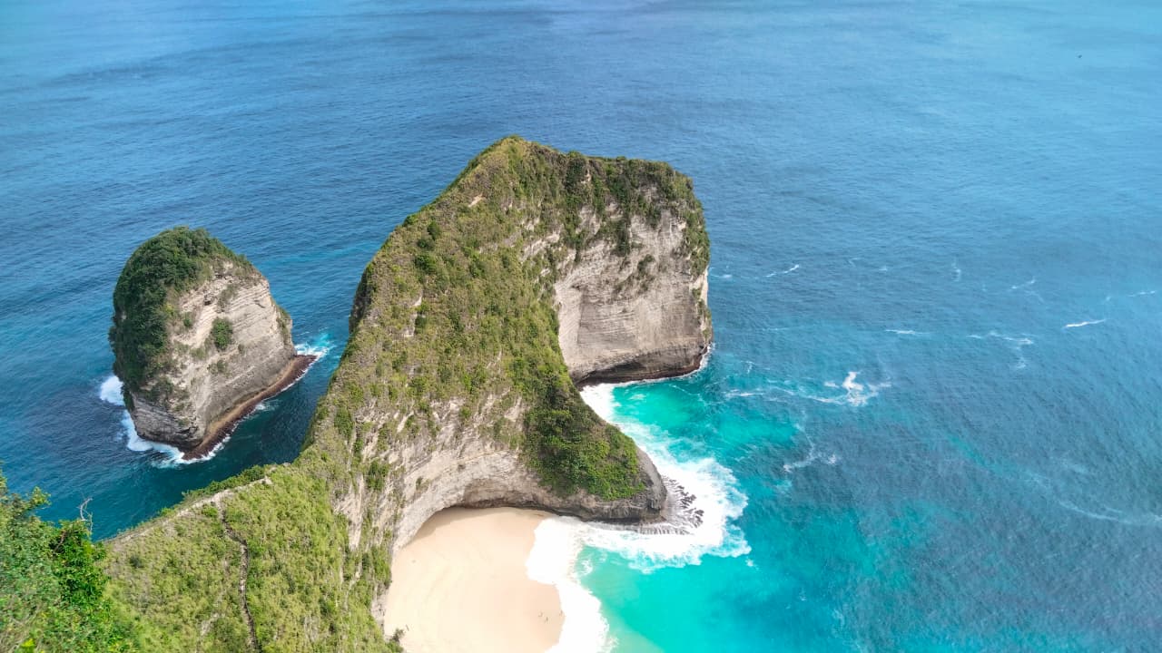 Latar Belakang Tentang Kami Captain Explorer